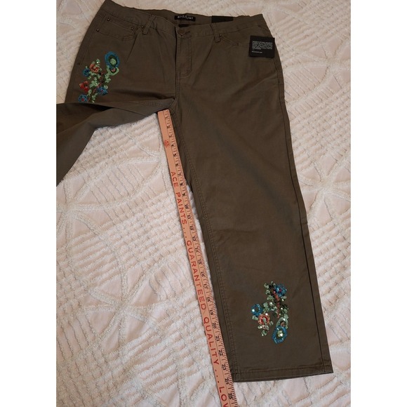 Baccini Women's Size 12 Crop Capri Pants Olive Green Sequins Flowers Pockets NWT - Picture 2 of 8